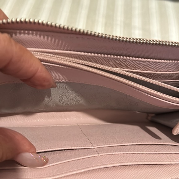 Authentic Michael Kors Women’s Wallet, EUC in Pink w/Studded Center Accent - Picture 11 of 16